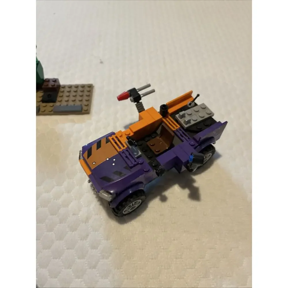 LEGO DC Super Heroes - Batmobile and the Two-Face Chase And Batman Incomplete